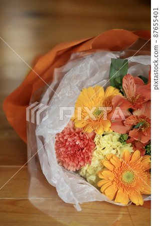 Bouquet of flowers as a gift: A bouquet of vibrant colors Bouquet of flowers as a gift: A bouquet of vibrant colors 87655401