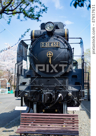 [日本]青梅市公園展出的黑色蒸汽機車正面外觀 87657631