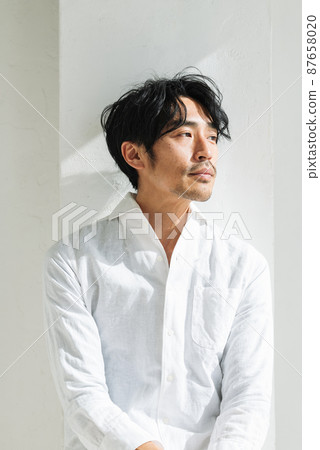 Middle men's portrait 87658020