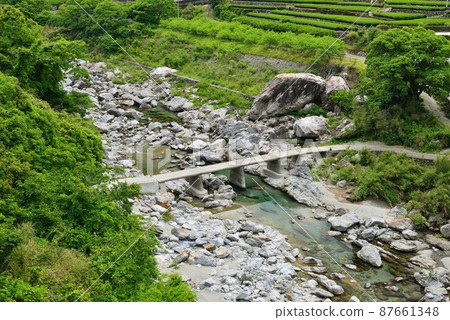 在唐樓的一座定居點橋樑 87661348
