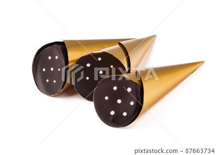 Chocolate candies praline isolated on white background Chocolate candies praline isolated on white background 87663734