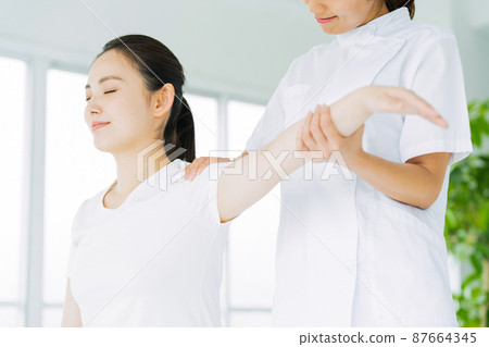 按摩手法護士捏脊 87664345