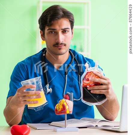 Doctor doing blood analysis in the lab 87664419