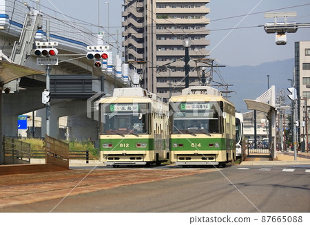 Electric train  87665088