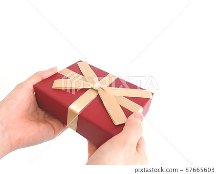 Handing a present to a woman 87665603