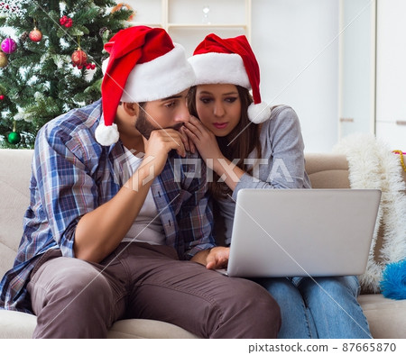 Happy couple celebrating christmas holiday 87665870