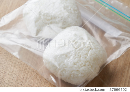 大米用保鮮膜包起來存放 87666502