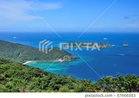 從夕陽的山丘看到的掛間島Eniyabanare和Saneku Blue 從夕陽的山丘看到的掛間島Eniyabanare和Saneku Blue 87666883