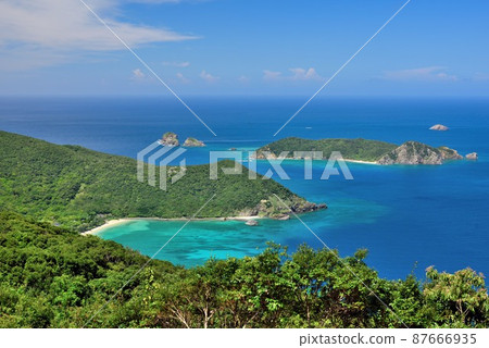 Kakeromajima Eniyabanare and Saneku Blue seen from the hill of the setting sun 87666935