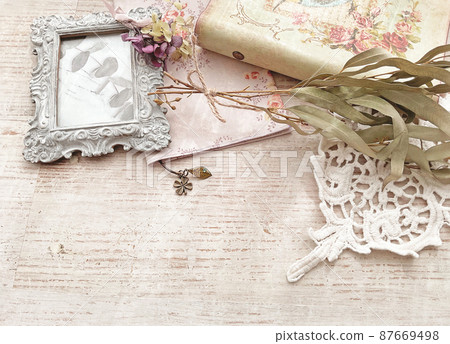 破舊別緻的背景系列(筆記本、書皮、相框、乾花和花邊) 破舊別緻的背景系列(筆記本、書皮、相框、乾花和花邊) 87669498