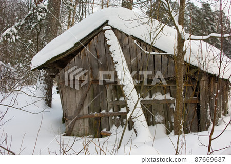 hovel hovel 87669687