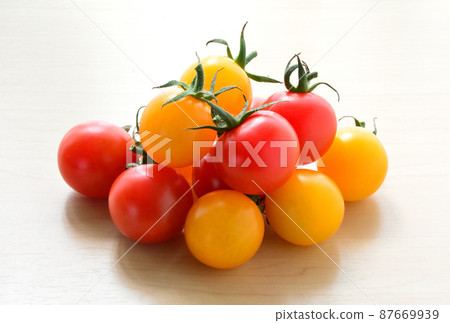 Delicious mini tomato 87669939