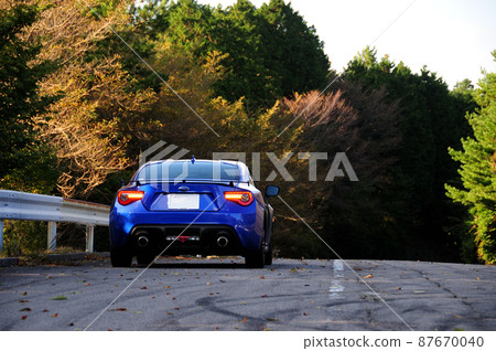 晚上停在山口的跑車 晚上停在山口的跑車 87670040