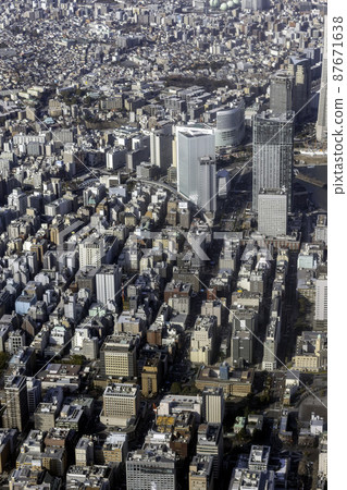 從神奈川縣廳附近鳥瞰橫濱市政廳 從神奈川縣廳附近鳥瞰橫濱市政廳 87671638