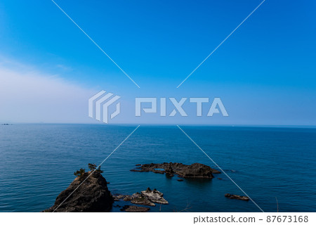 海洋、岩石和海岸的形象(照片:新潟縣柏崎市) 海洋、岩石和海岸的形象(照片:新潟縣柏崎市) 87673168