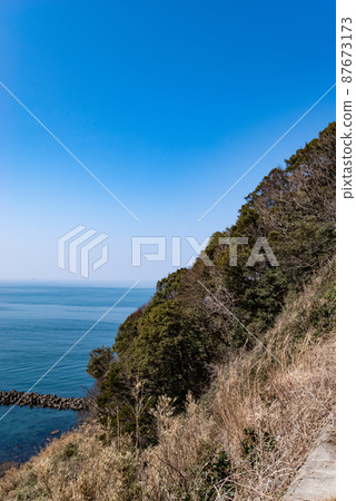 海洋、岩石和懸崖的形象(照片:新潟縣柏崎市) 海洋、岩石和懸崖的形象(照片:新潟縣柏崎市) 87673173