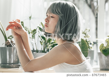 Woman beauty portrait 87673465