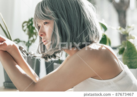 Woman beauty portrait 87673467