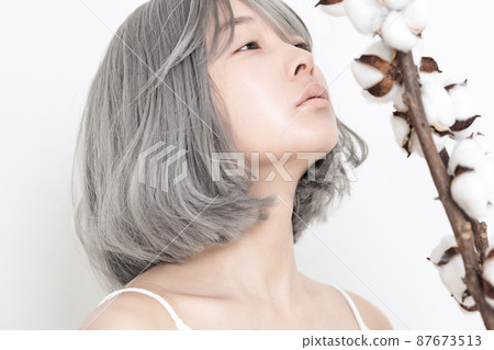 Woman beauty portrait 87673513