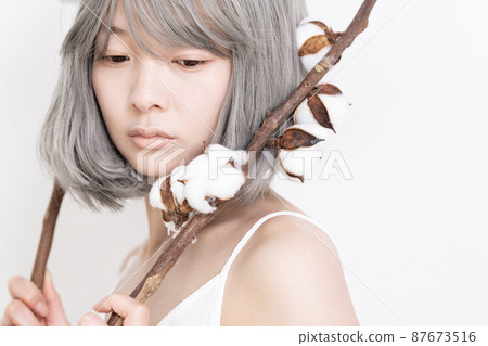 Woman beauty portrait 87673516