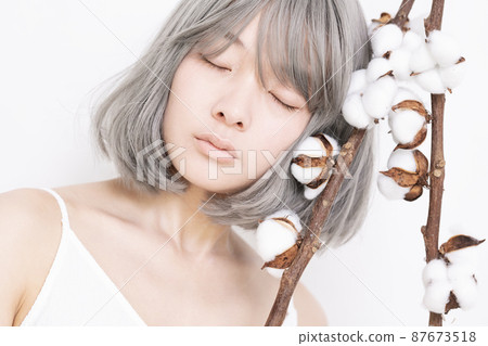 Woman beauty portrait 87673518