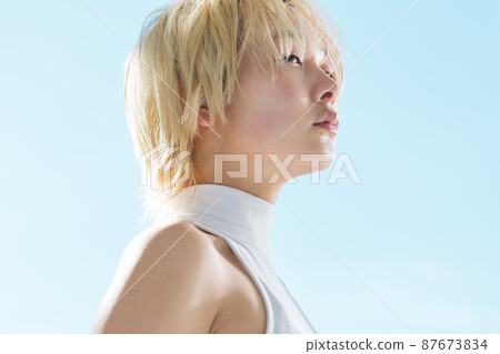 不化妝的女性肖像 87673834