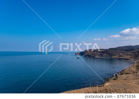 Image of the sea, rocks, and coast (Photo: Hijirigahama, Kashiwazaki City, Niigata Prefecture) 87673836