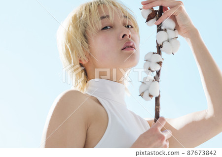 Female portrait without makeup 87673842