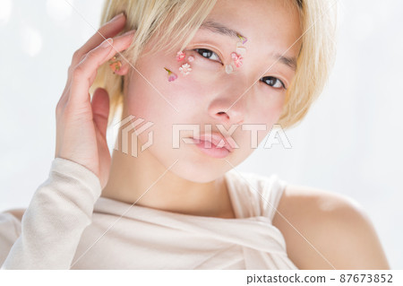 Female portrait without makeup 87673852