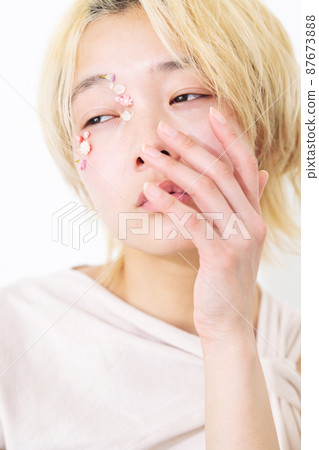 不化妝的女性肖像 87673888