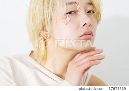 不化妝的女性肖像 87673889