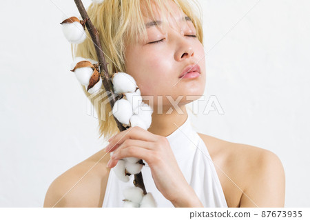 Female portrait without makeup 87673935