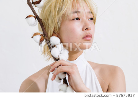 不化妝的女性肖像 87673937