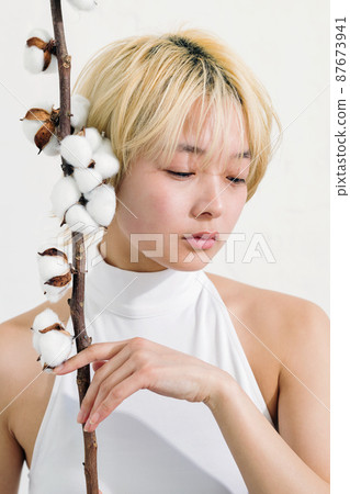 不化妝的女性肖像 不化妝的女性肖像 87673941