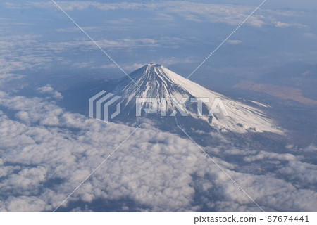 Spring clouds on Mt. Fuji Spring clouds on Mt. Fuji 87674441