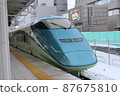 Shinkansen before departure 87675810