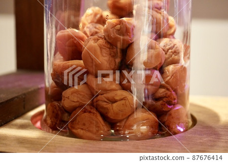玻璃管中的李子 玻璃管中的李子 87676414