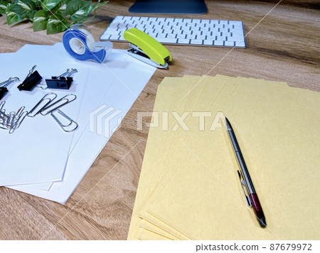 商業形象辦公桌工作文書工作 商業形象辦公桌工作文書工作 87679972