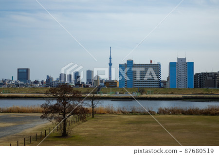 天空展開的川手住宅區和東京晴空塔 天空展開的川手住宅區和東京晴空塔 87680519