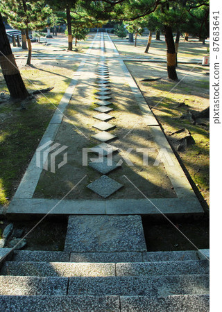 京都府宇治市小白山萬福寺院內鋪路石 87683641