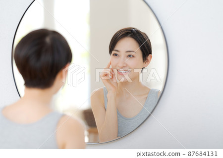 Skin care women in their thirties 87684131