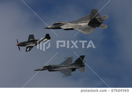 Heritage flight with old and new military aircraft 87684569