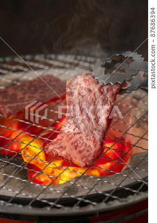 用木炭烤瘦肉 87686394