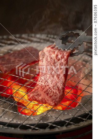 用木炭烤瘦肉 87686395