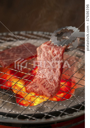 Bake lean meat over charcoal Bake lean meat over charcoal 87686396