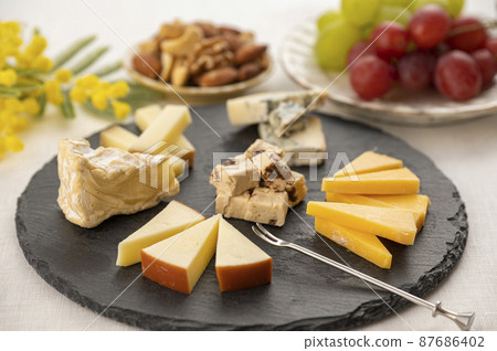 Assorted wine and cheese, fruits and nuts 87686402