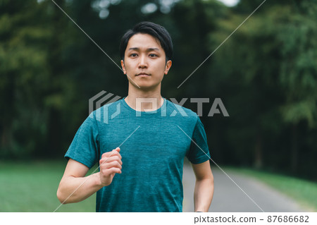 walking  87686682
