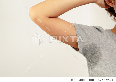 Armpits with a musty smell Armpits with a musty smell 87686694