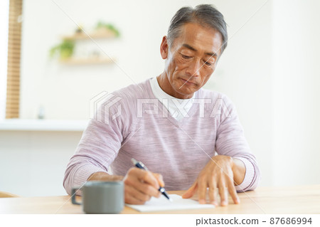 老人寫一封信 87686994