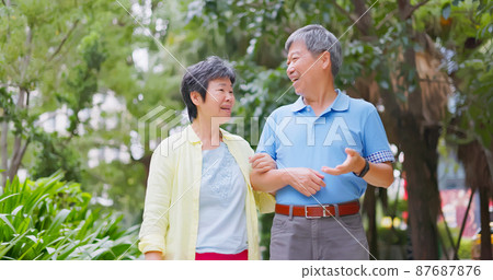 elder couple walk outdoor 87687876